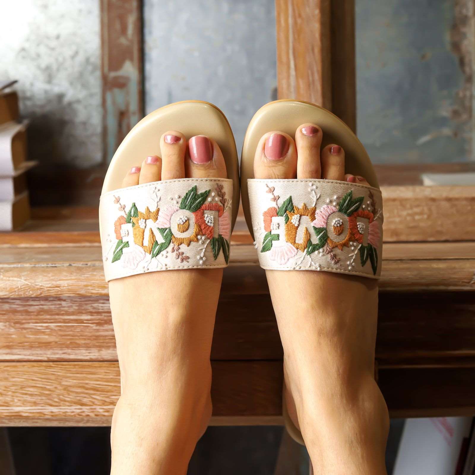 Gratitude (LOVE) (Basic comforable daily wear flats) Gratitude (LOVE) (Basic comforable daily wear flats)