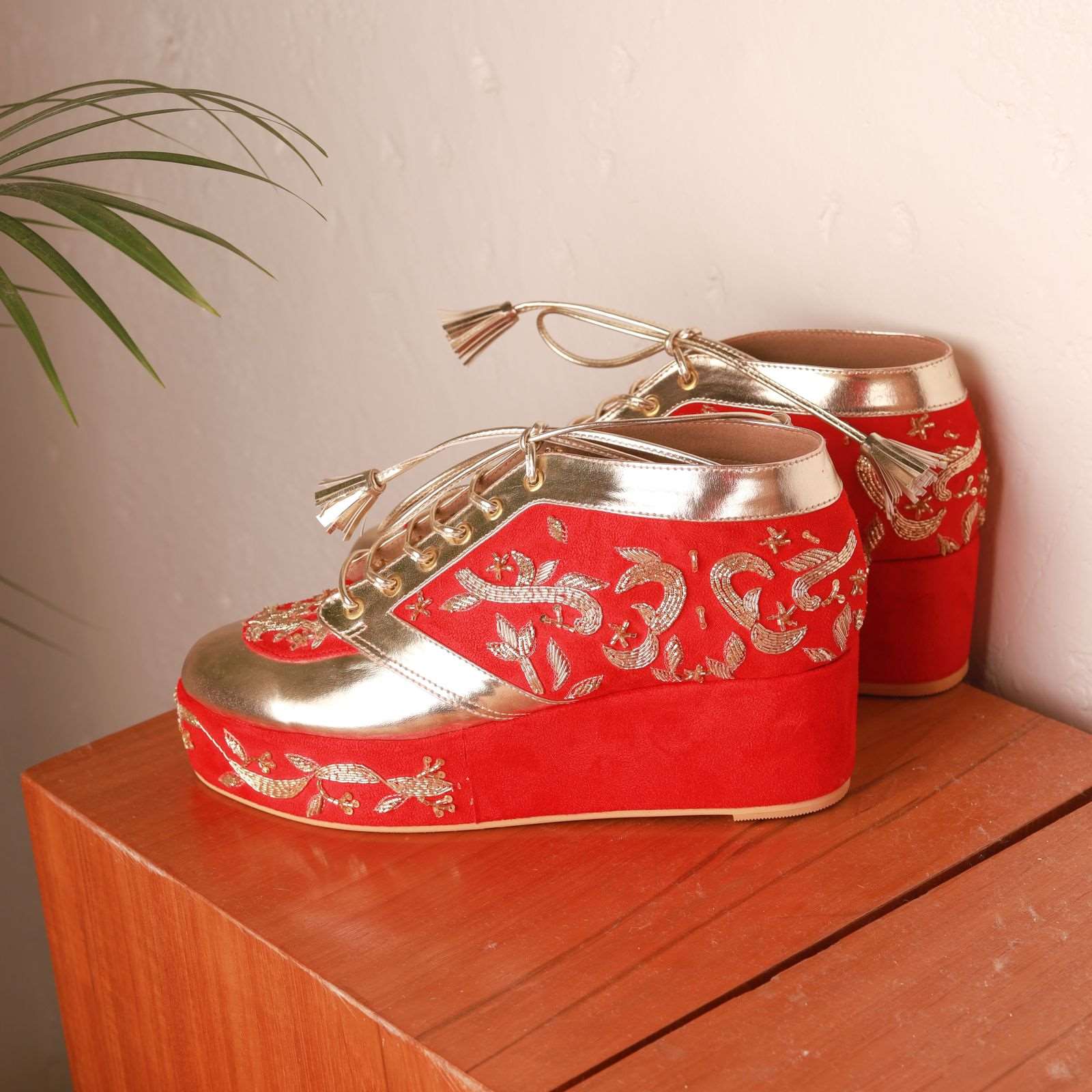Begum (Gold Wedding sneakers Customised Red Shoes) Begum (Gold Wedding sneakers Customised Red Shoes)