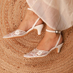 Crescent (Bridal white) (Pearl and bead Pointy close Kitten Heel) Crescent (Bridal white) (Pearl and bead Pointy close Kitten Heel)