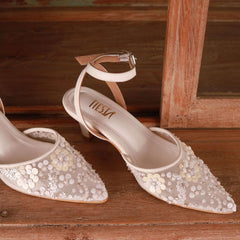 Crescent (Bridal white) (Pearl and bead Pointy close Kitten Heel) Crescent (Bridal white) (Pearl and bead Pointy close Kitten Heel)