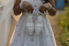 Crescent (Bridal white) (Pearl and bead Pointy close Kitten Heel) Crescent (Bridal white) (Pearl and bead Pointy close Kitten Heel)