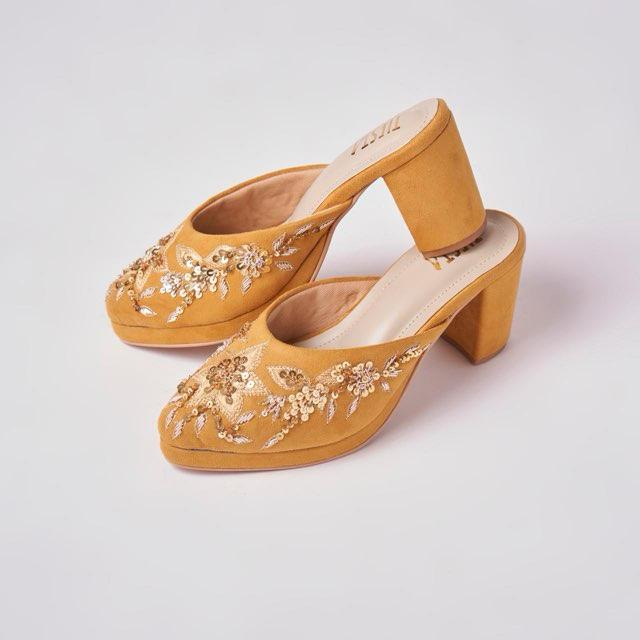 Comfortable Hand-Embroidered Pumps with Platform - Perfect for All-Day Wear