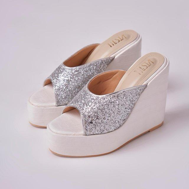 Wed in Wedge (Silver and white )