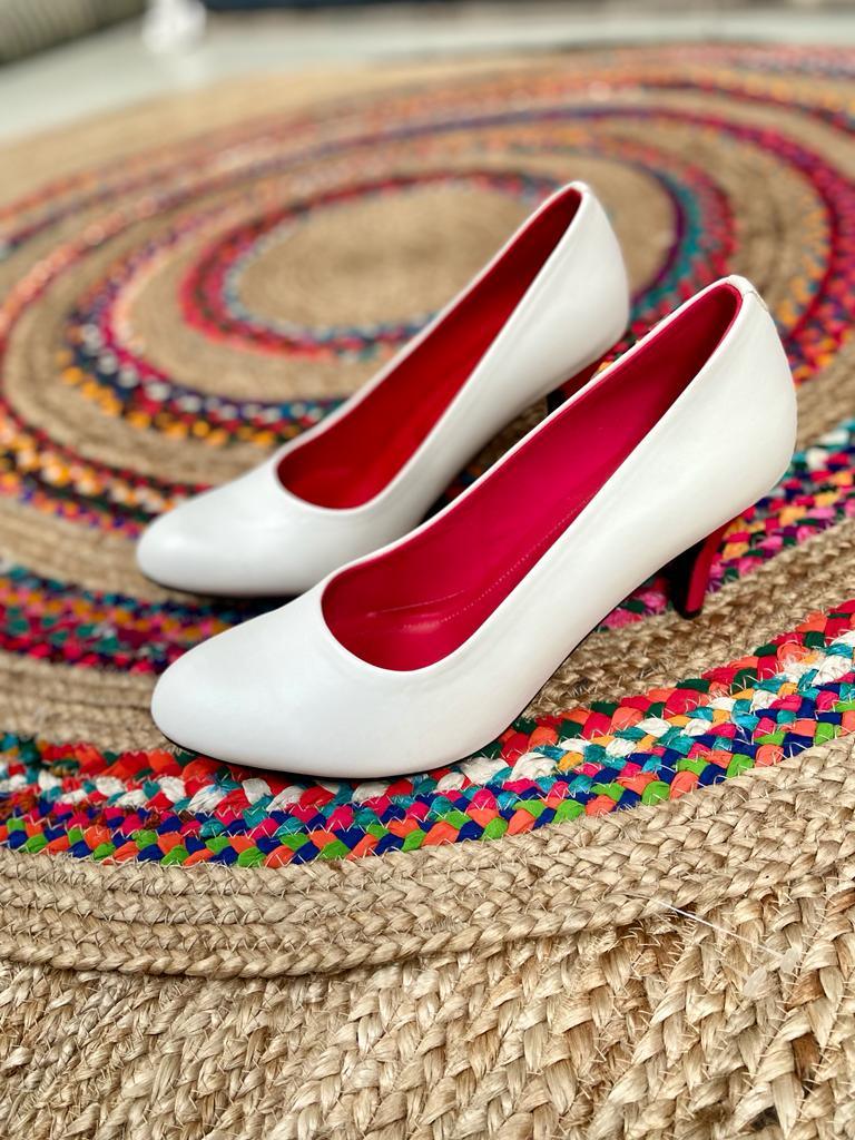 Emma (white pumps ,red insole)1