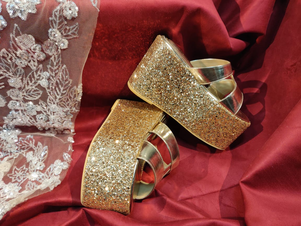 Wedgy Wed (High heel wedges gold shimmer) - Main Image